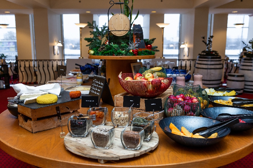 House warming catering services for your new home celebration